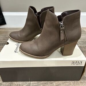 Women’s ankle boots